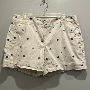 Nautica women’s shorts size 10. Khaki Nautical pattern of shells ships wheels.